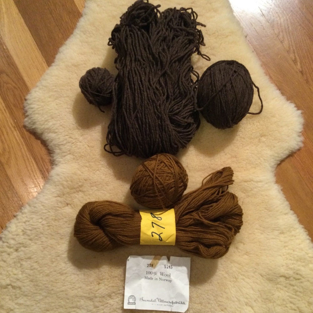 Vintage Norway wool yarn, bundle of two colors